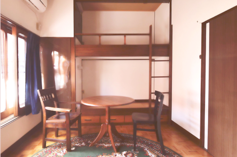 Guest houses for drinks and old houses [Western-style rooms on the 2nd floor]