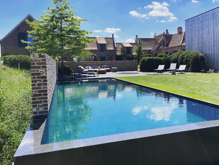 Country house with hot tub & pool, heated from April