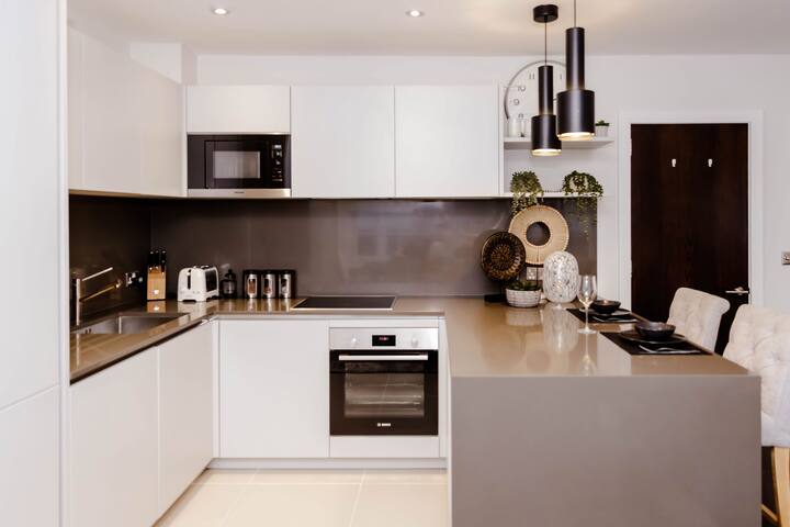Fantastic 2 Bedroom Apartment Near Selfridges gallery image 5