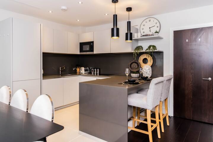 Fantastic 2 Bedroom Apartment Near Selfridges gallery image 3