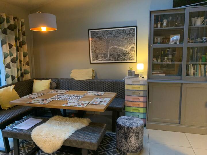 Stylish Family Home, seconds from Wanstead Park Houses for Rent in