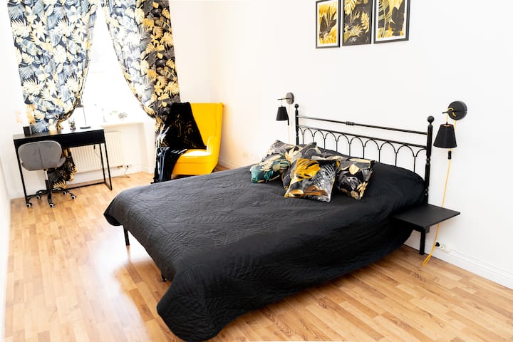 Charming Apartment In The Heart Of Lviv - Leópolis