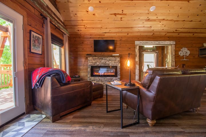 Sunrise Point Treehouse | Starlight Haven - Hot Springs, AR