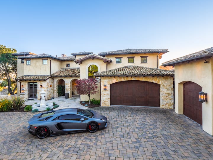 5,700 sq. Luxury Villa, Oceanview, Infinity Pool Villas for Rent in