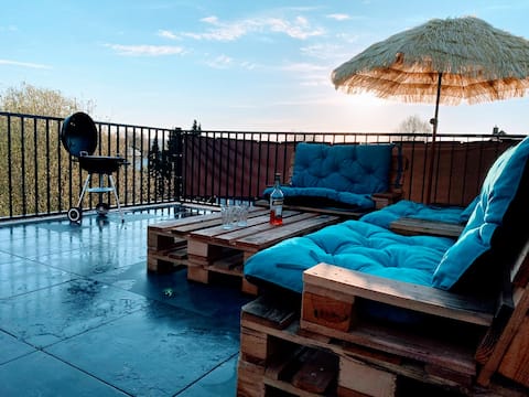 Luxury penthouse - large terrace and garden view