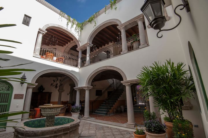 Elegant Colonial Villa With Staff By Parque Juarez - San Miguel de Allende