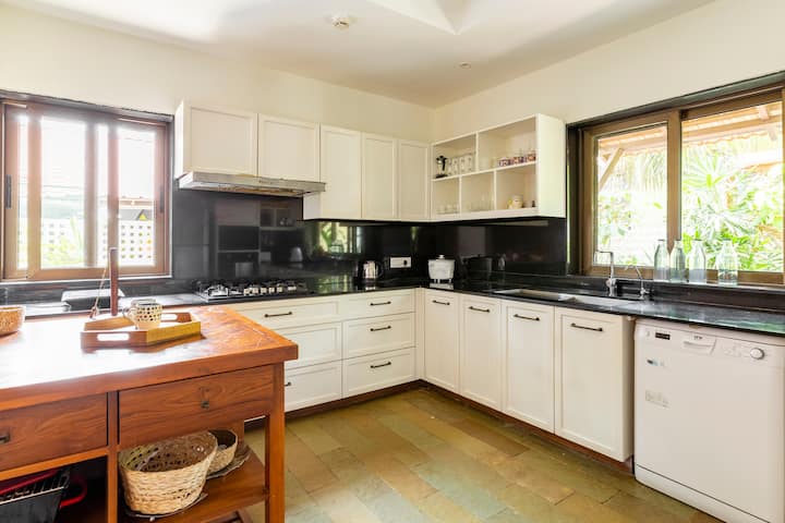 Full kitchen image 3