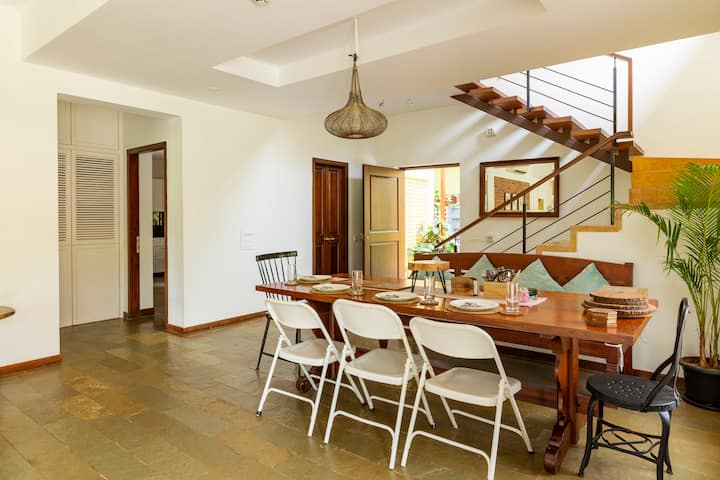 Dining area image 2