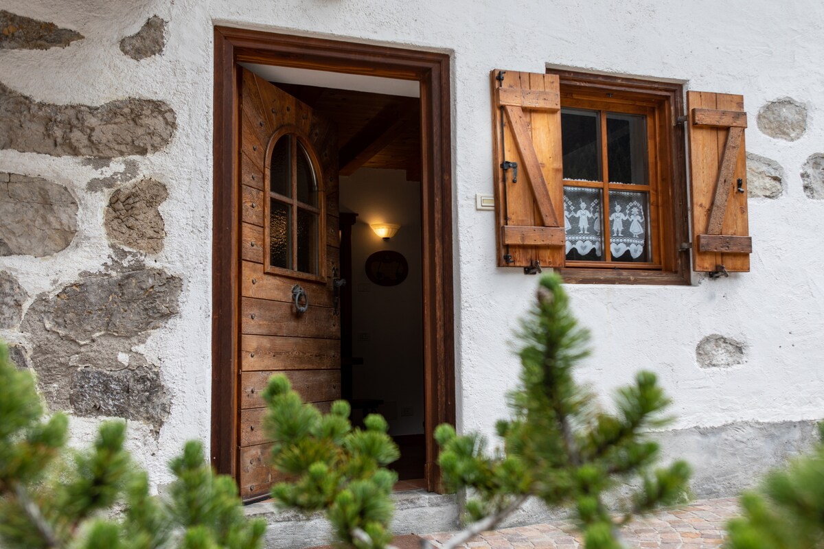 Successful Airbnb property: Romantic Loft in Rocca Pietore