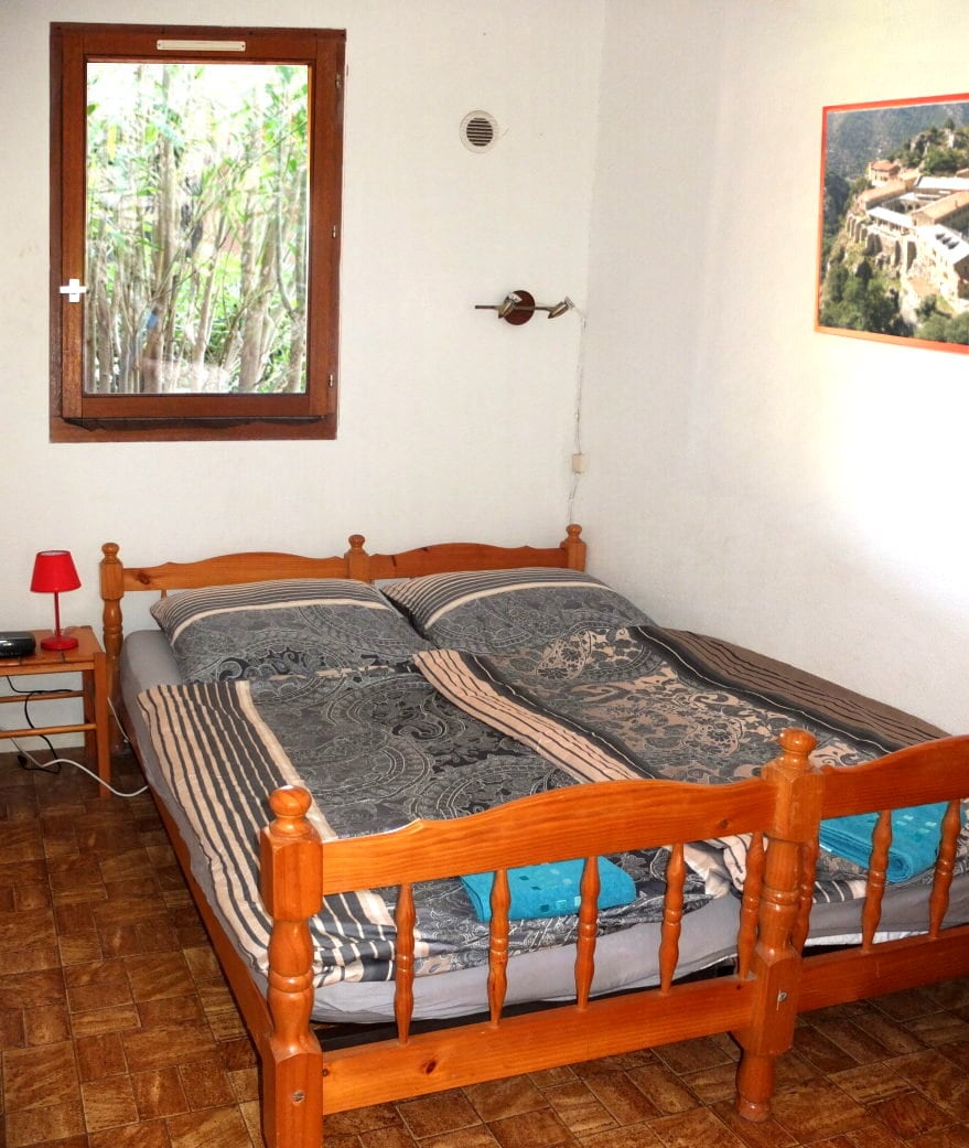 Спалня долу