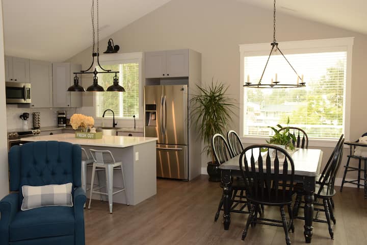 Little Jon’s Farmhouse (city suite)