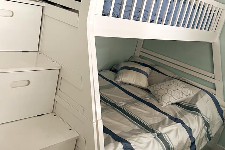 Dhoma e gjumit #4 me krevat dopio + dopio (kati i parë) 