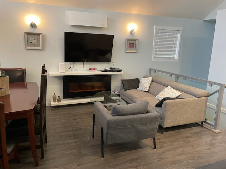 Dhoma e ndenjjes me televizor inteligjent 55"