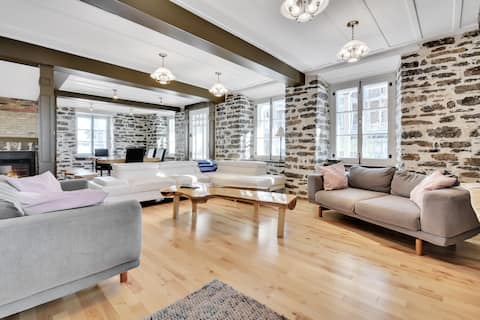 Successful Airbnb property: * William 1er - Cozy Heritage + Hot Tub * in Beauport