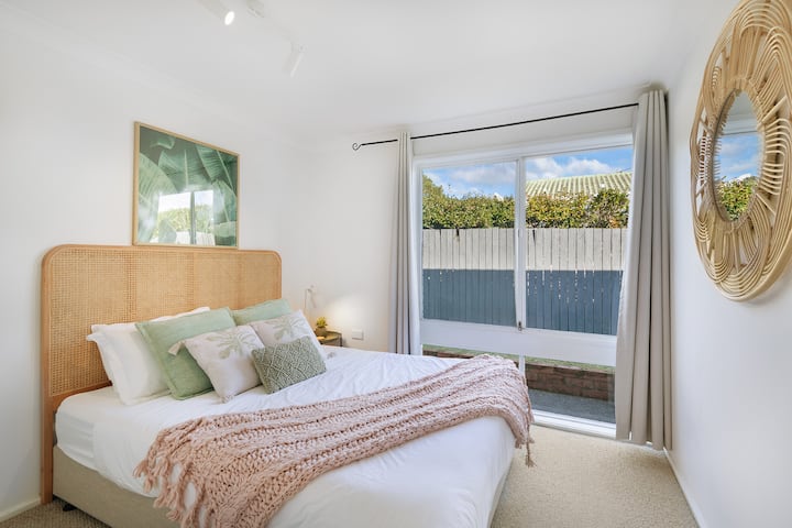 Second queen room, comfy beds and all linen provided 