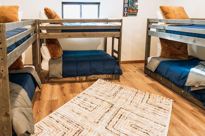 El loft de la litera de arriba, con capacidad para seis personas. 