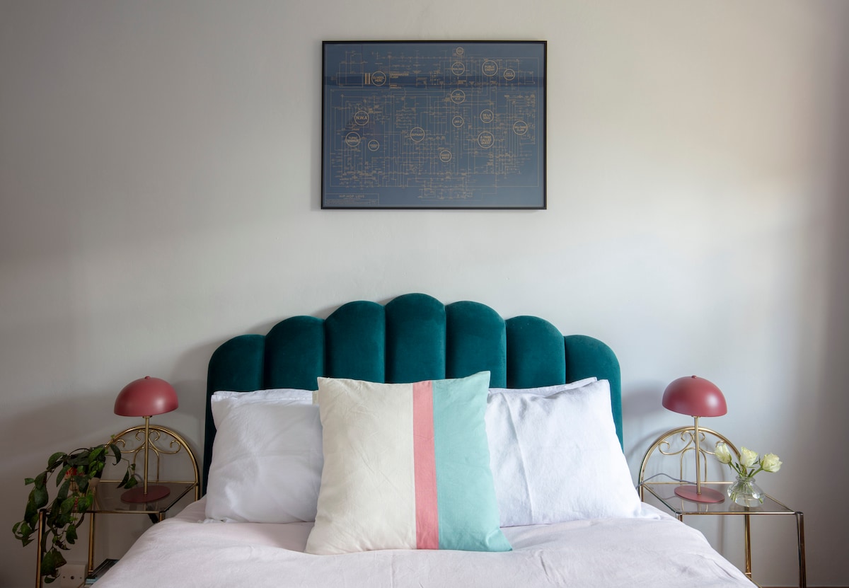 De Deco kamer met tweepersoonsbed