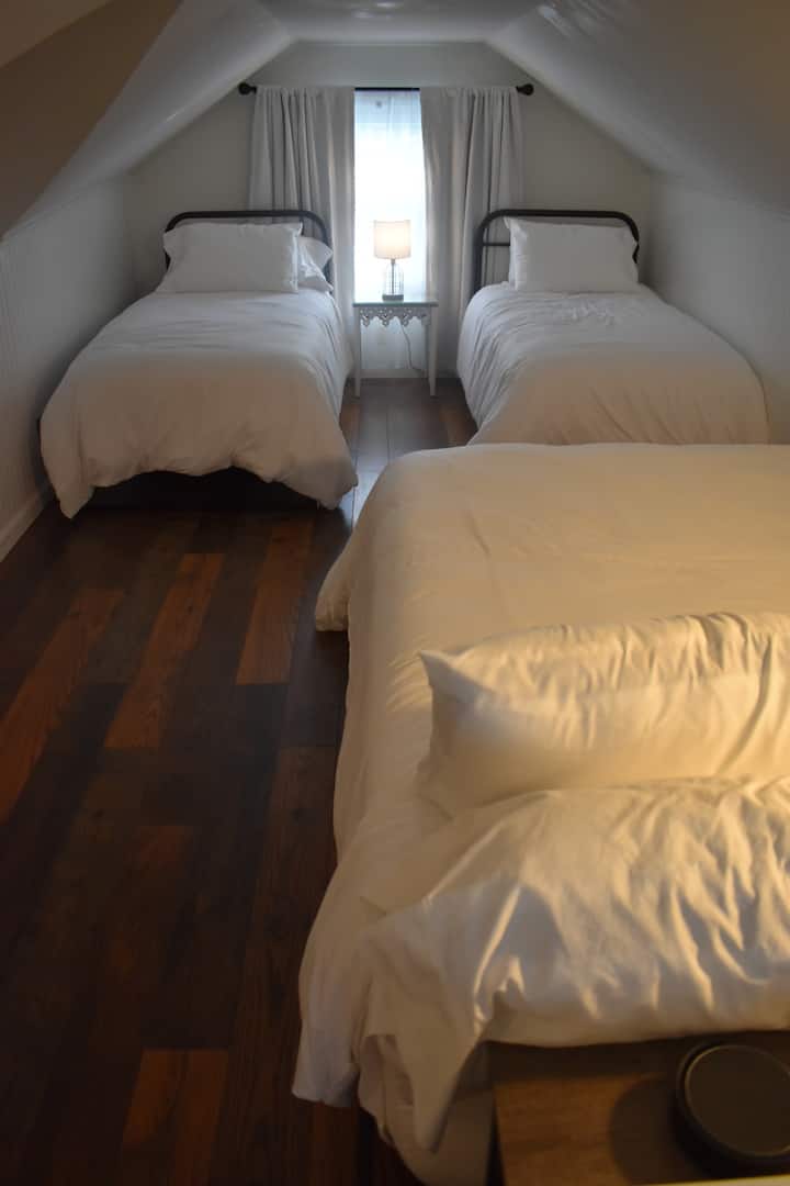 Ლოფტის საძინებელი