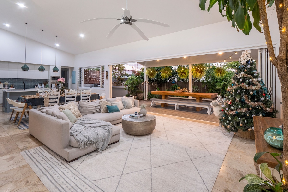 Top Airbnb: Mudjimba Seaside Retreat in Sunshine Coast Regional