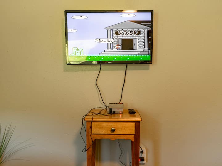 Стара аркадна ретро класическа игрална конзола с над 600 игри!  Чудесно е да държите децата заети, докато възрастните се разхождат!
