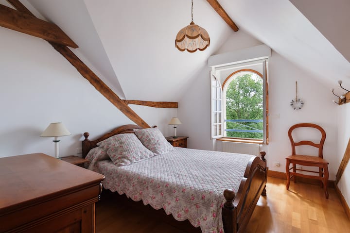 Спалня на 2 - ри етаж с легло 140 см