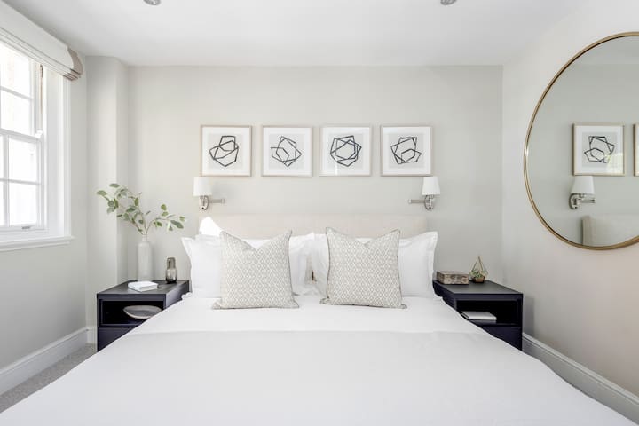 Luxury Central Marylebone Mews Town House 2BR 2BA