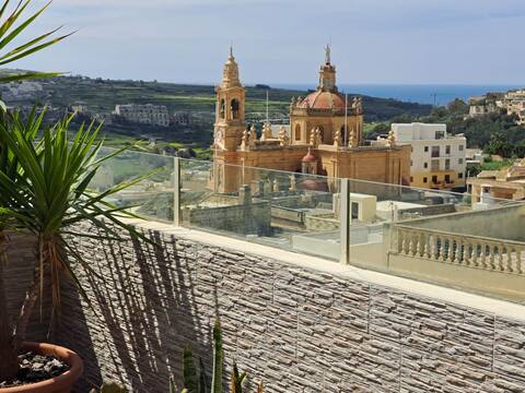 Cosy Penthouse Close to Victoria Center