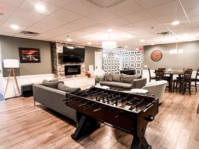 Perfect spot for a group of business travelers! gallery image 4