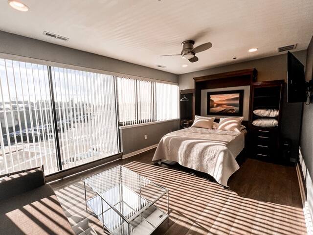 Perfect spot for a group of business travelers!