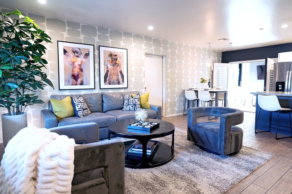 Top performing Airbnb: Walk to Old Town • 2x Masters • Heated Pool & Spa in Scottsdale