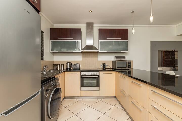 Icon Family Apartment close to Cape Town CTICC gallery image 2