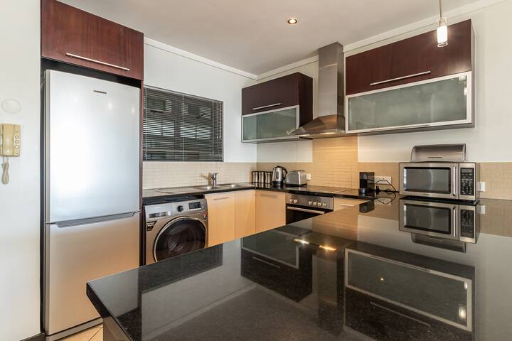 Icon Family Apartment close to Cape Town CTICC gallery image 3
