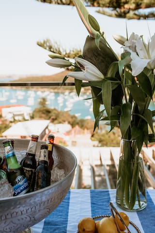 Stunning Harbourside Home with Panoramic Views gallery image 5