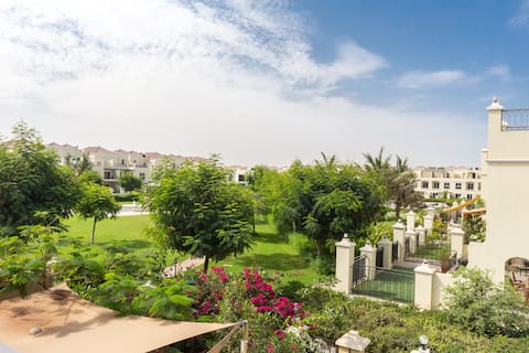 Relaxing villa escape - garden & pool near beach