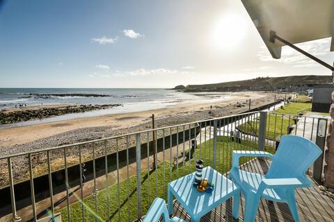 Penthouse Apartment - Balcony & Sea Views