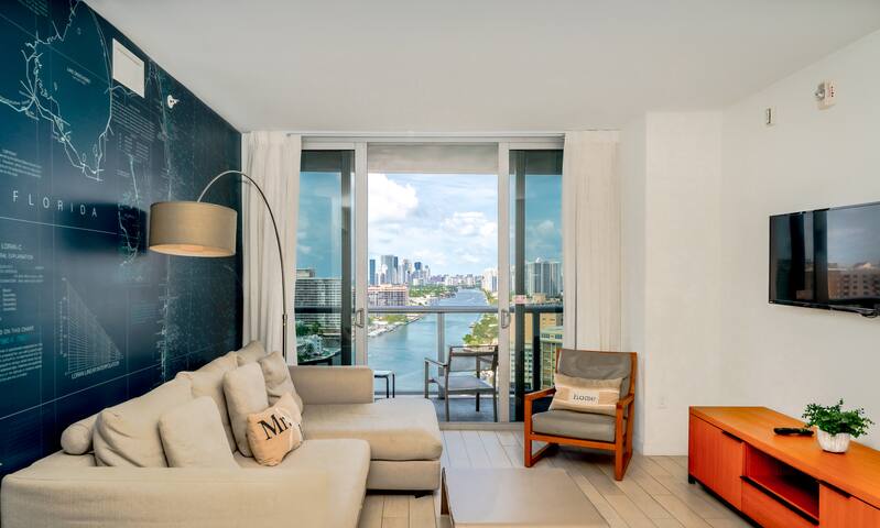 Amazing Condo SouthBay Water Views 21st floor! gallery image 5