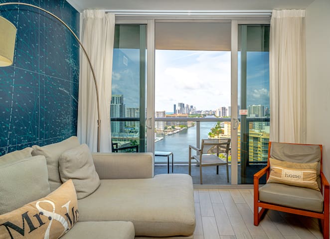 Amazing Condo SouthBay Water Views 21st floor!