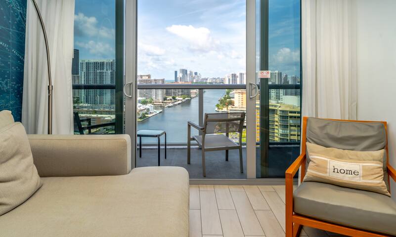 Amazing Condo SouthBay Water Views 21st floor! gallery image 3