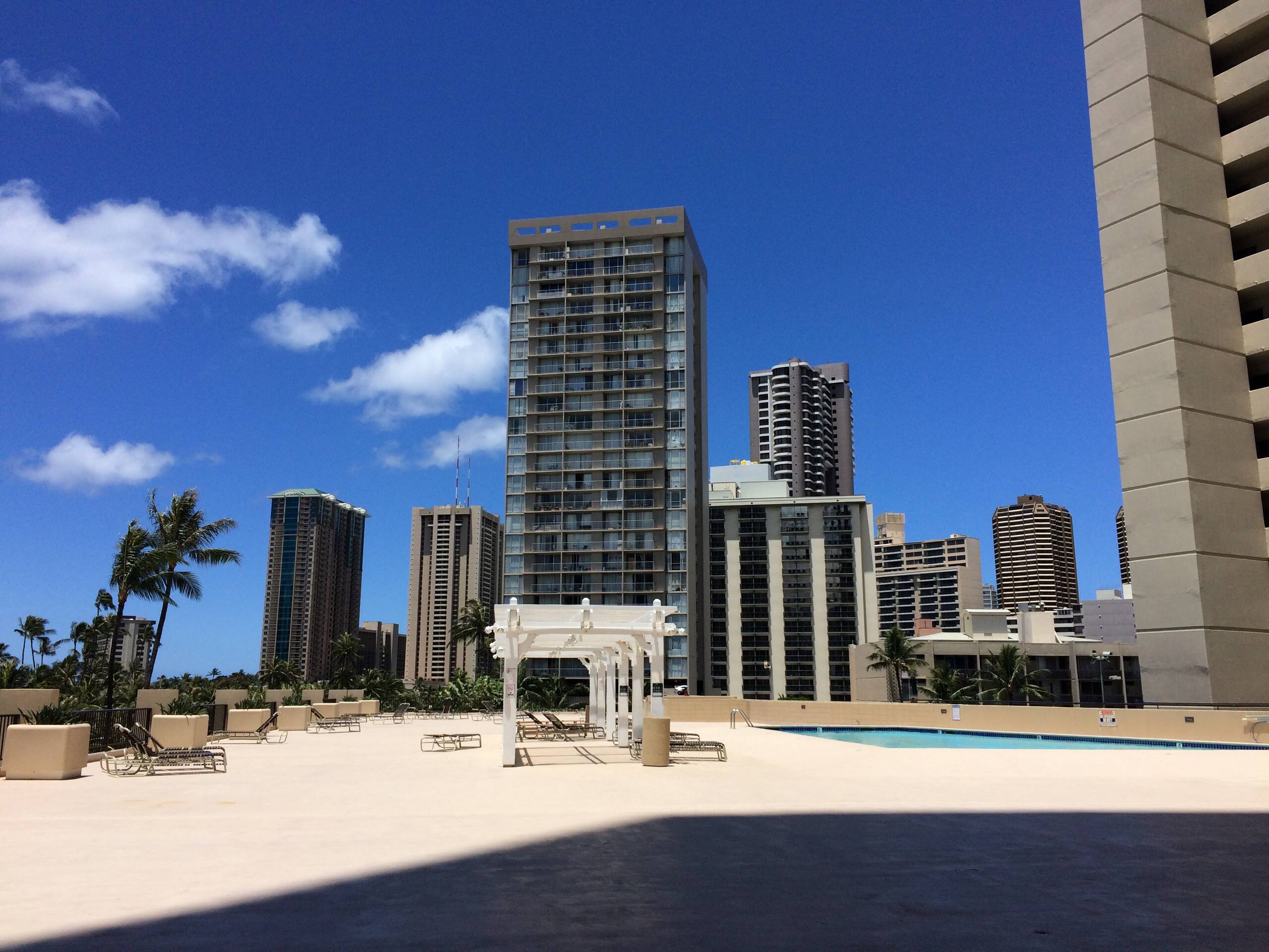 Condo in Honolulu · ★4.56 · 3 bedrooms · 3 beds · 2.5 private baths - Image 32
