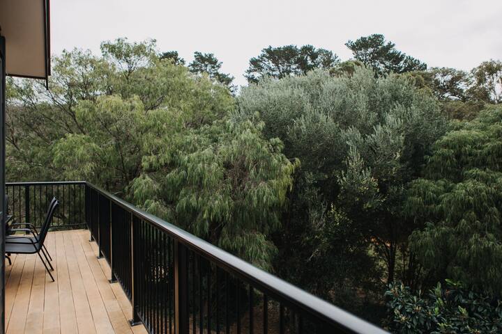 Fully Self Contained Apartment #4 gallery image 4