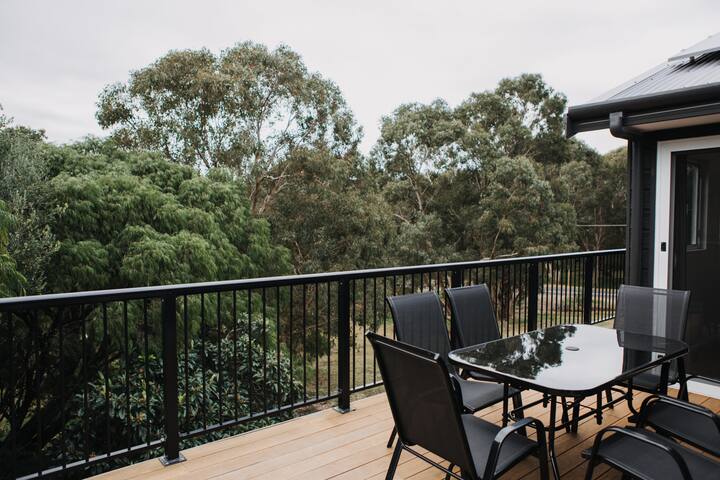 Fully Self Contained Apartment #4 gallery image 5