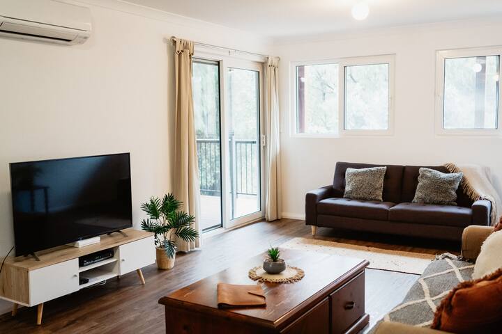 Fully Self Contained Apartment #6 gallery image 2