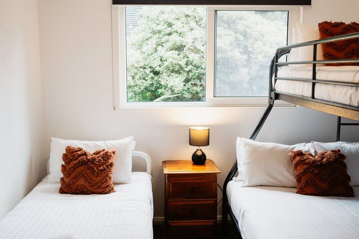 Fully Self Contained Apartment #6 gallery image 5