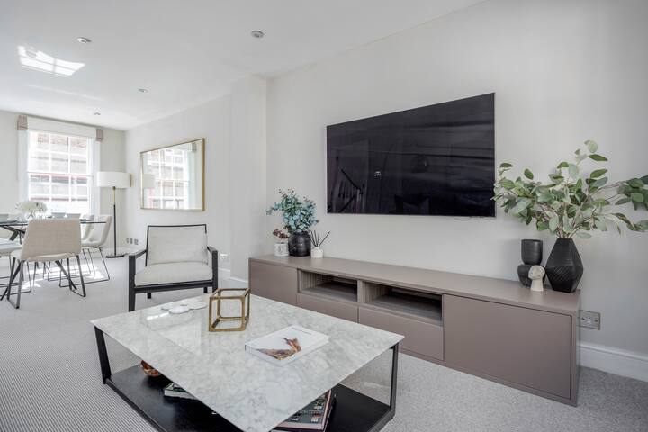 Stunning Marylebone Mews House gallery image 5