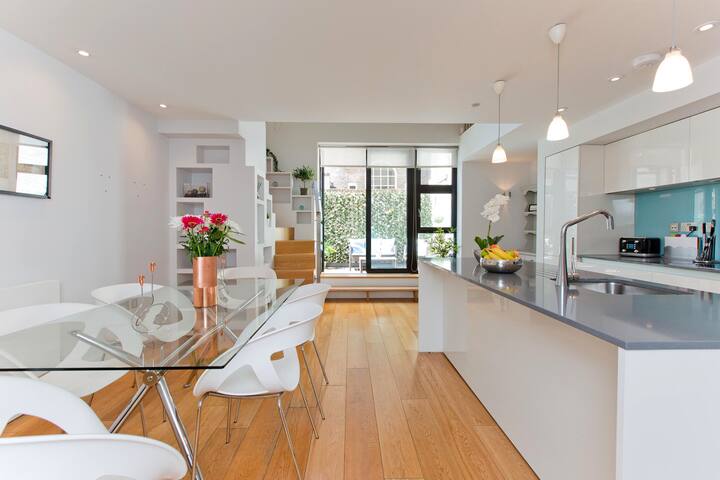 Beautiful Mews House in Marylebone gallery image 5