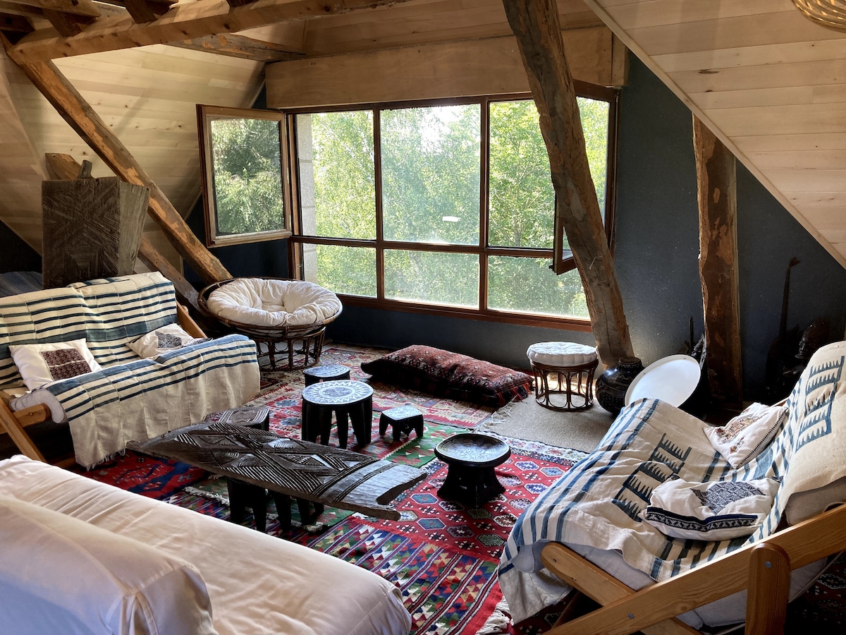 Podkrovná obývacia izba so 6 detskými lôžkami a 2. obývacia izba.