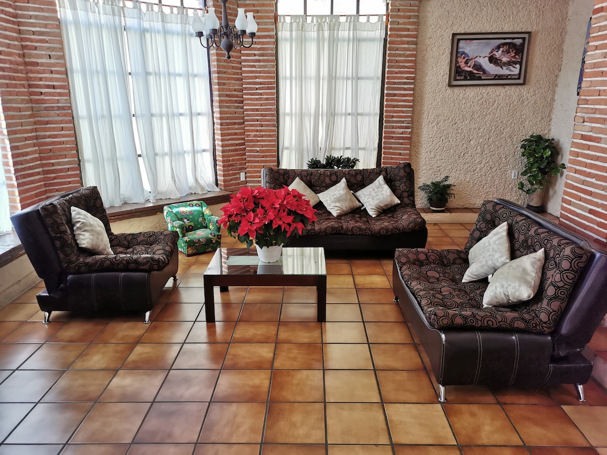 Successful Airbnb property: House in San Jose Sumiya - Tommy in Cuernavaca