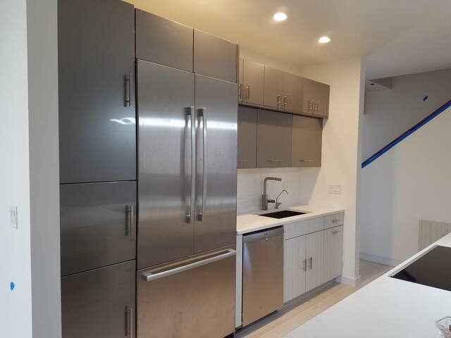 Natural Woods Luxury Condo sound prf/Fitness HEPA. gallery image 5