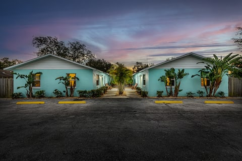Key West Style Bungalows Close to Beaches!