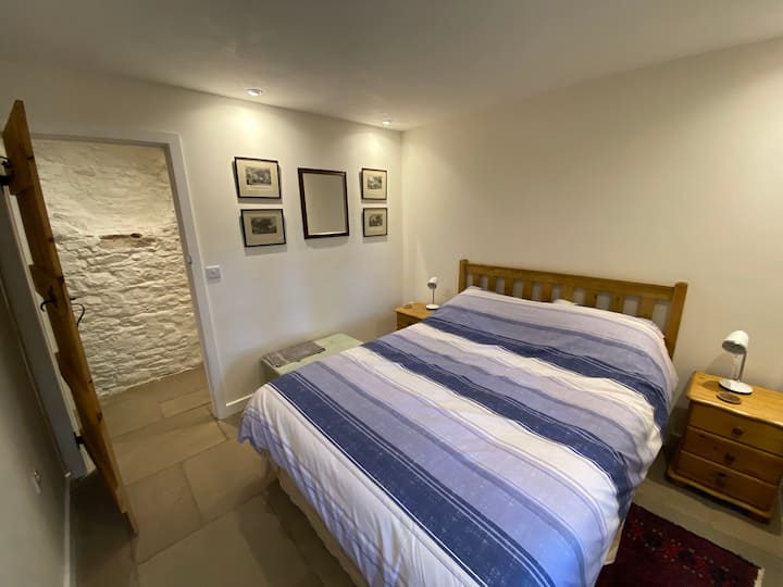 卧室-加大双人床